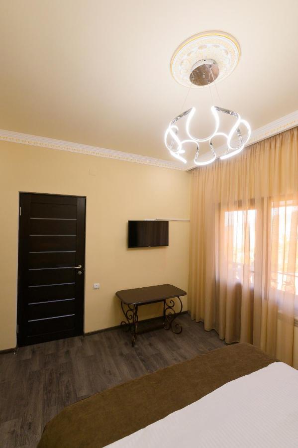 Karnel Hotel Sanain Bagian luar foto