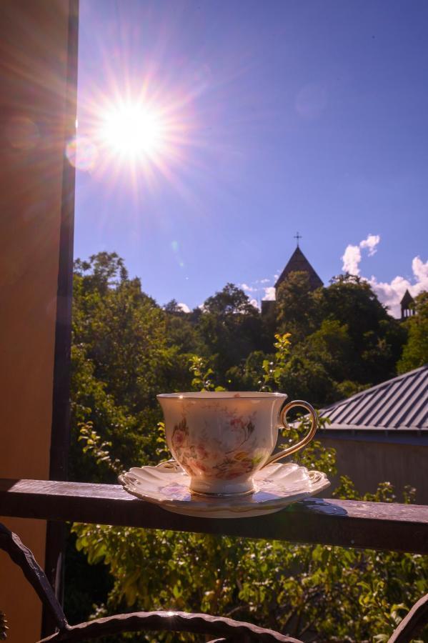 Karnel Hotel Sanain Bagian luar foto